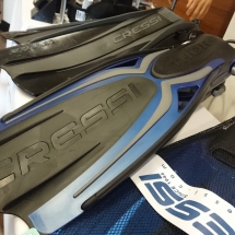 Niebieskie płetwy THOR z systemem bungee. Niebieskie płetwy THOR z systemem bungee.